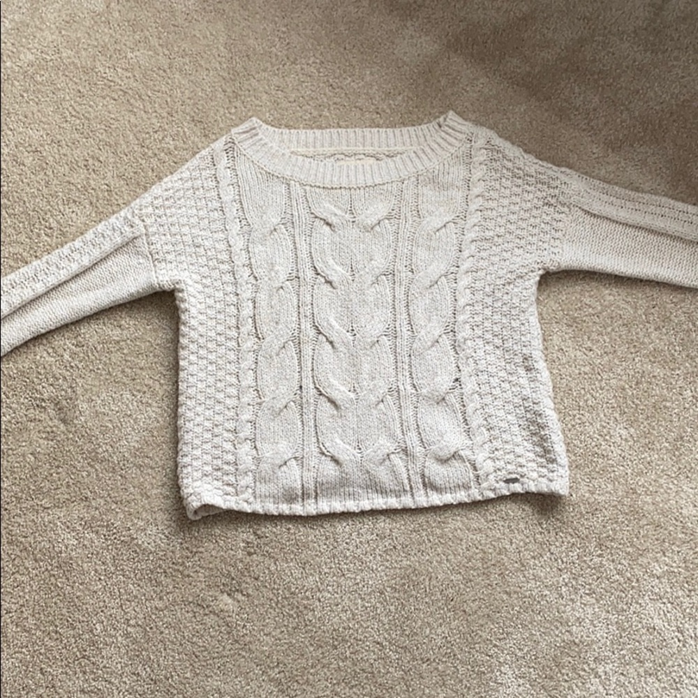 hollister cream/white sweater
